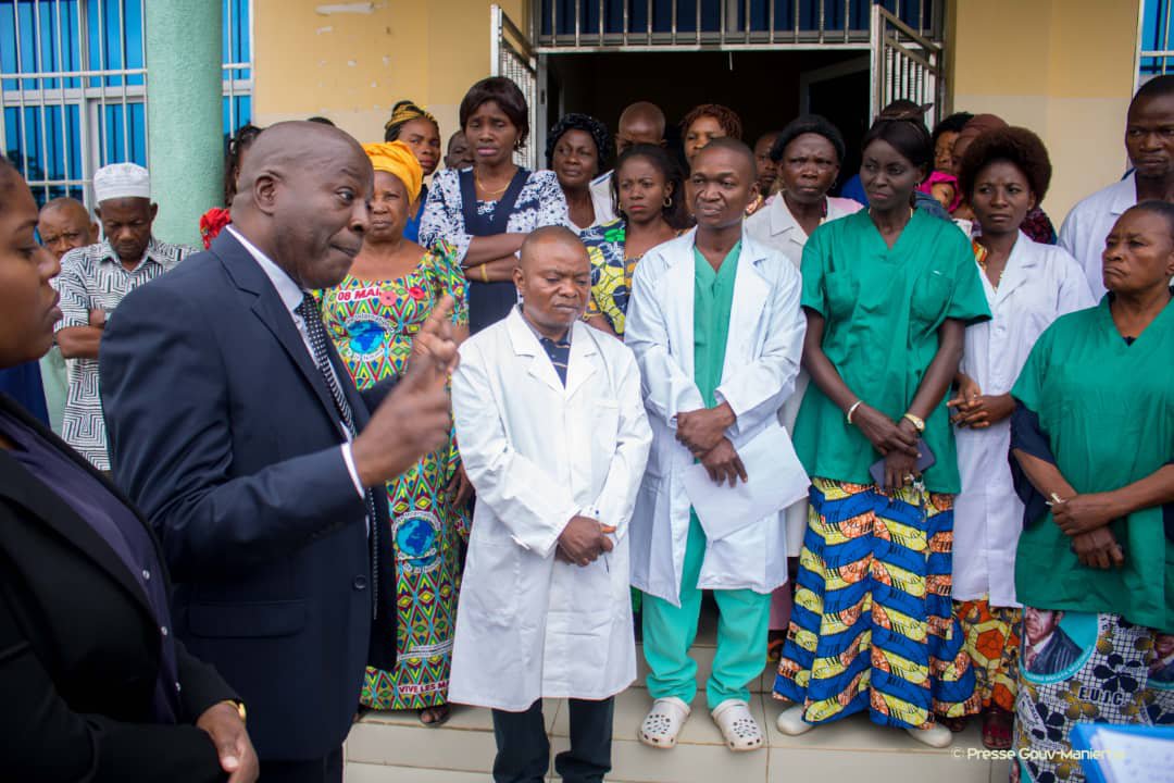 Kindu : Visite surprise du Gouverneur à la Mairie et à l’Hôpital Général de Référence