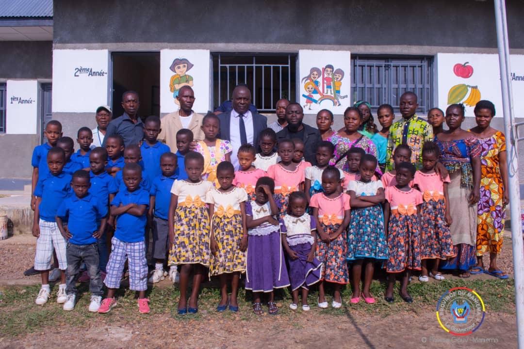 Maniema : le Gouverneur Auguy Musafiri au chevet des orphelins du Complexe Scolaire Dine d’or