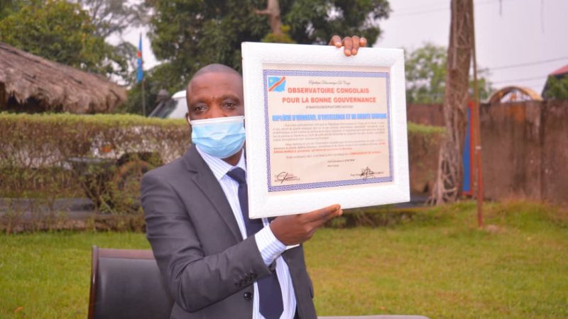 Maniema : Le Gouverneur ai Idrissa Mangala élevé au rang d’ambassadeur pour la Paix se voit décerné un diplôme d’honneur et de mérite